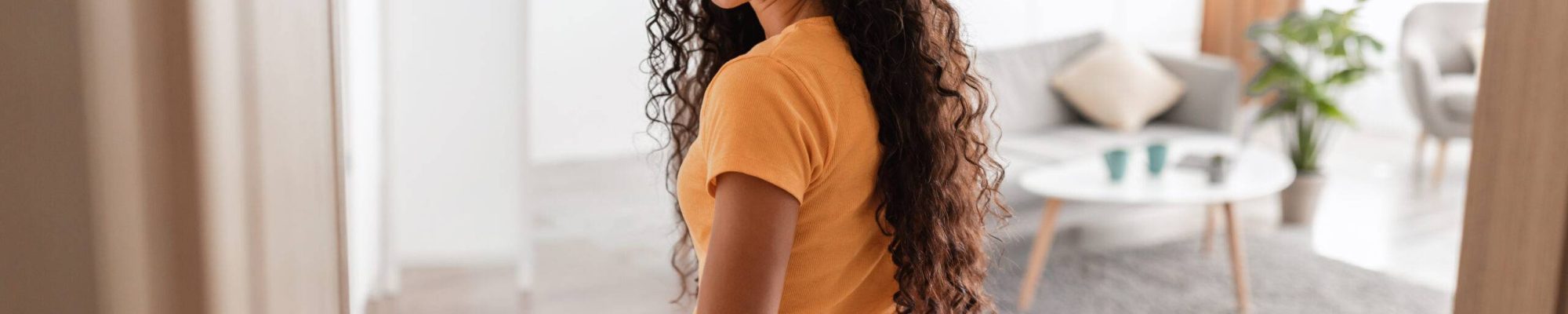 back view of excited young woman walking in apartm 2022 01 13 19 10 19 utc scaled-Lugano-venta-de-departamentos