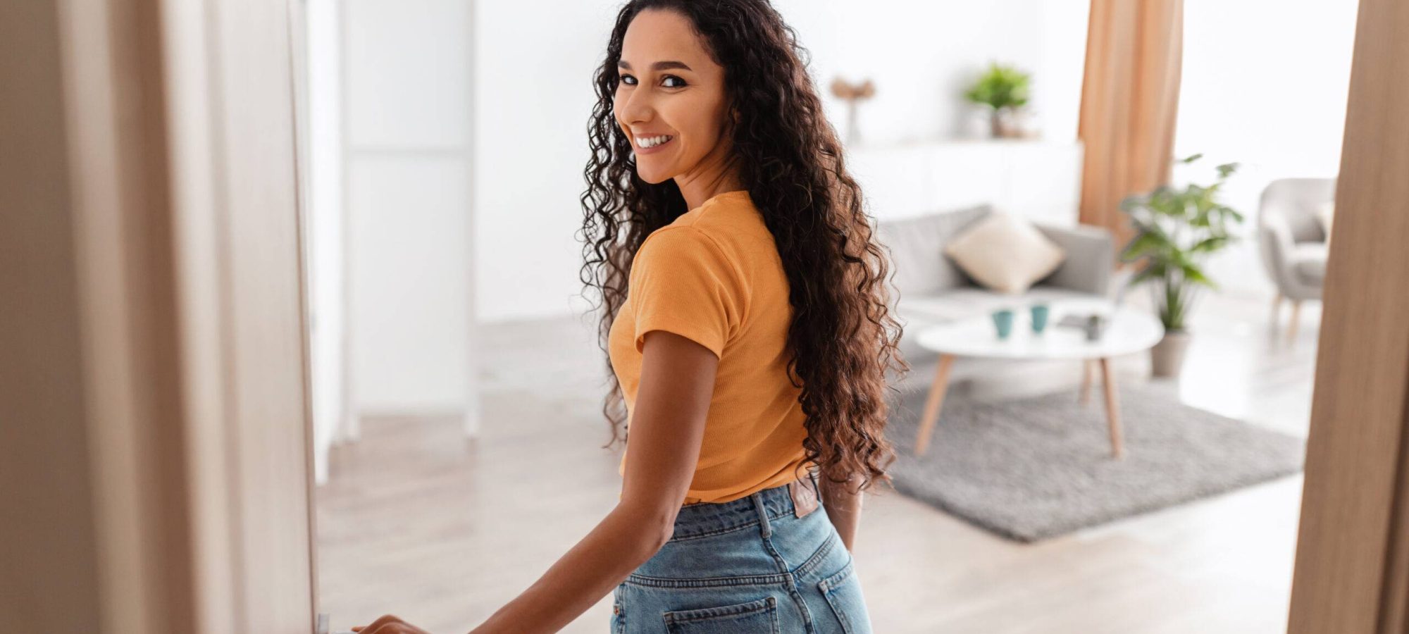 back view of excited young woman walking in apartm 2022 01 13 19 10 19 utc scaled-Lugano-venta-de-departamentos